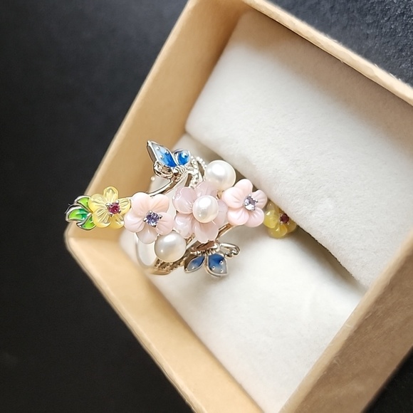 Mother of Pearl and Multi Gemstone Enameled Floral Ring - Picture 5 of 8